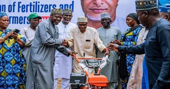 SENATOR MUSTAPHA DISTRIBUTES N1.5BN FARM INPUTS TO KWARA FARMERS