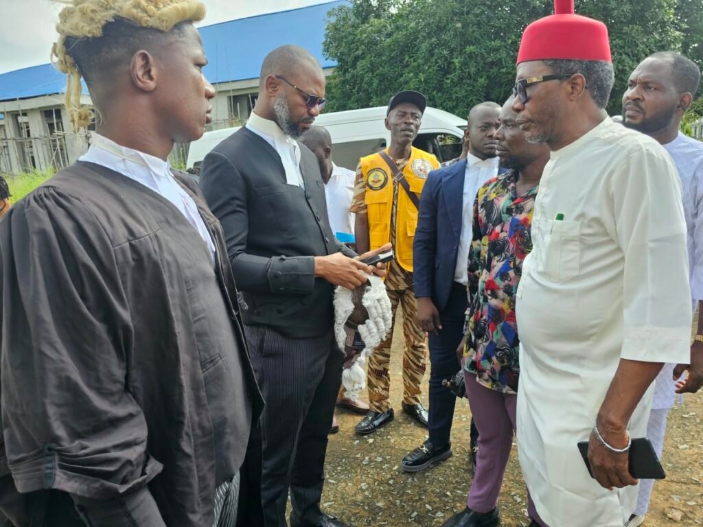 ANAMBRA COURT SESSION DESCENDS INTO CHAOS AS PASTOR’S SUPPORTERS CLASH WITH JOURNALISTS